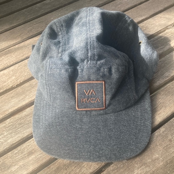 Adjustable RVCA 5 panel grey hat - Picture 2 of 5